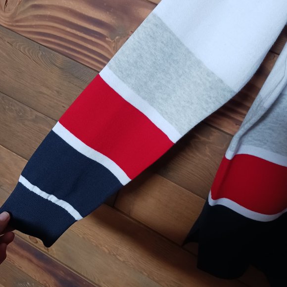 NWOT Tommy Hilfiger striped v neck Women's SZ S-M - Picture 3 of 7